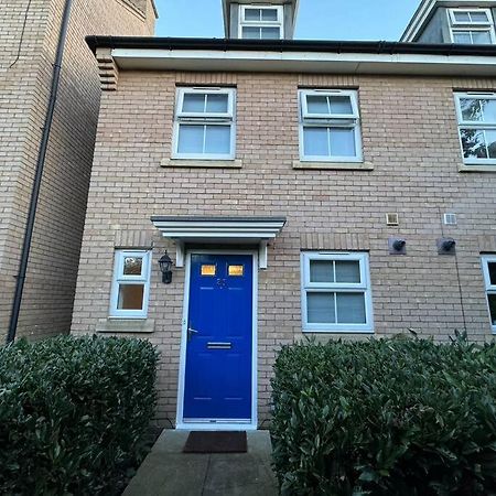 Modern Townhouse - 3 Bed 2.5 Bath 2 Private Gated Parking Villa Wellingborough Bagian luar foto