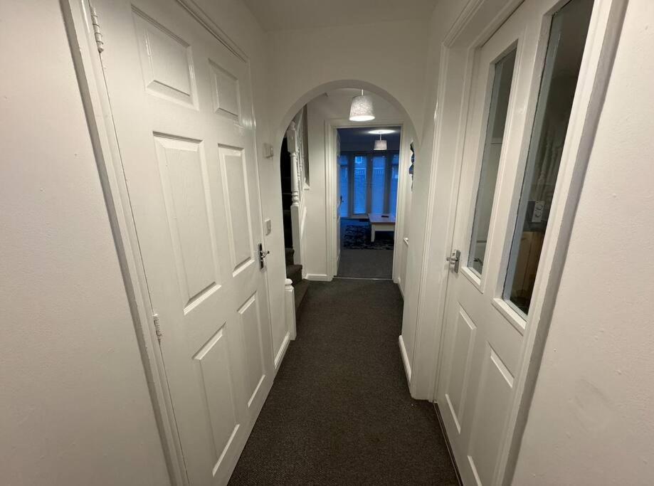 Modern Townhouse - 3 Bed 2.5 Bath 2 Private Gated Parking Villa Wellingborough Bagian luar foto