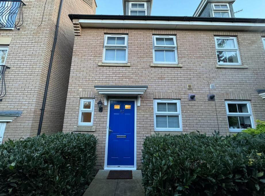 Modern Townhouse - 3 Bed 2.5 Bath 2 Private Gated Parking Villa Wellingborough Bagian luar foto