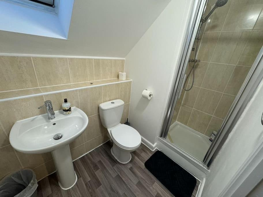 Modern Townhouse - 3 Bed 2.5 Bath 2 Private Gated Parking Villa Wellingborough Bagian luar foto