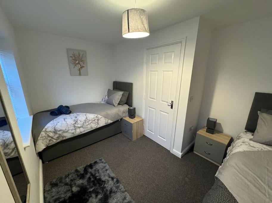 Modern Townhouse - 3 Bed 2.5 Bath 2 Private Gated Parking Villa Wellingborough Bagian luar foto