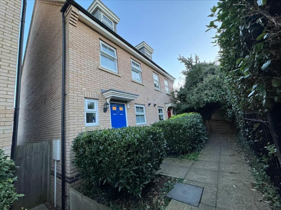 Modern Townhouse - 3 Bed 2.5 Bath 2 Private Gated Parking Villa Wellingborough Bagian luar foto