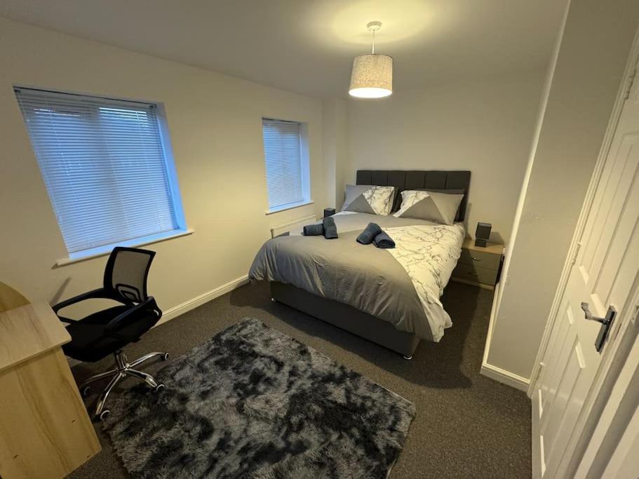 Modern Townhouse - 3 Bed 2.5 Bath 2 Private Gated Parking Villa Wellingborough Bagian luar foto