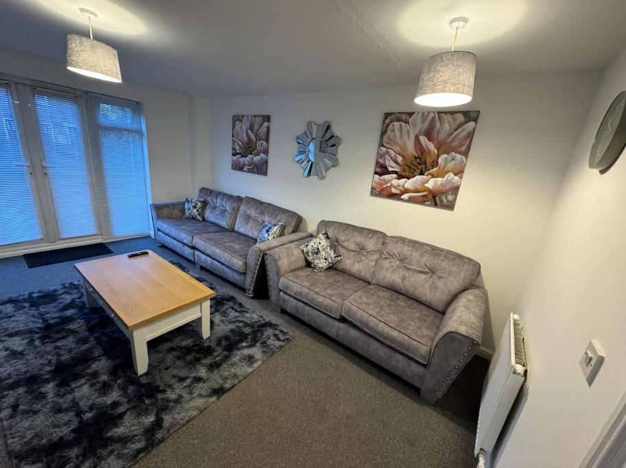 Modern Townhouse - 3 Bed 2.5 Bath 2 Private Gated Parking Villa Wellingborough Bagian luar foto