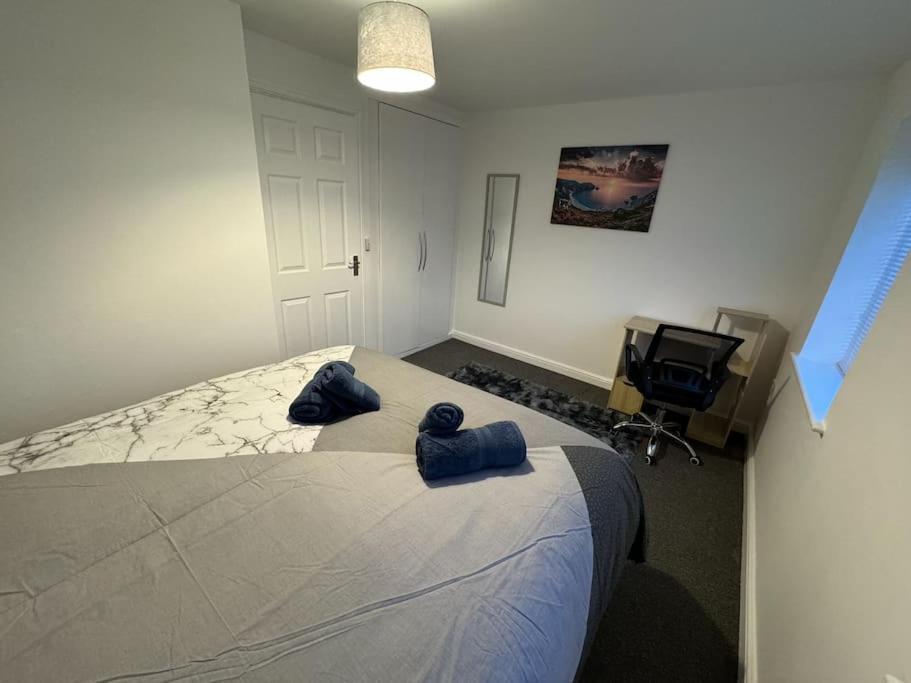 Modern Townhouse - 3 Bed 2.5 Bath 2 Private Gated Parking Villa Wellingborough Bagian luar foto