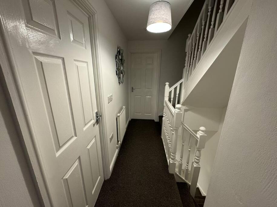 Modern Townhouse - 3 Bed 2.5 Bath 2 Private Gated Parking Villa Wellingborough Bagian luar foto