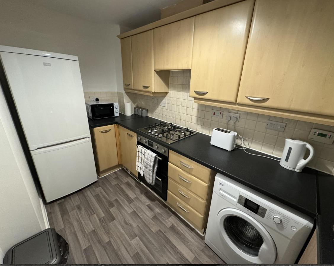 Modern Townhouse - 3 Bed 2.5 Bath 2 Private Gated Parking Villa Wellingborough Bagian luar foto